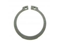 Circlip primary pinion bearing retainer