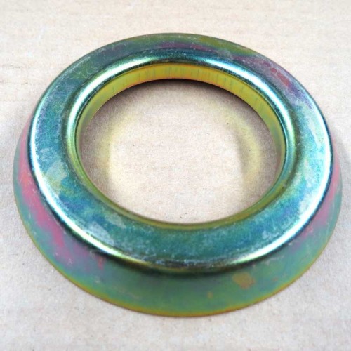 Crankshaft oil flinger