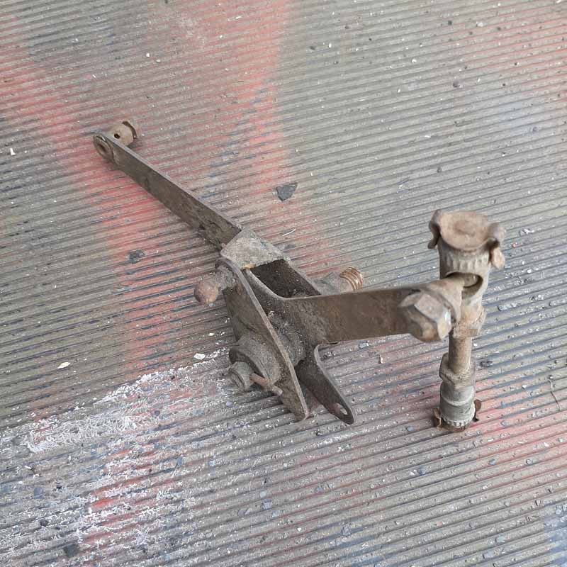 Carburetor 32 PBI levers assembly - used