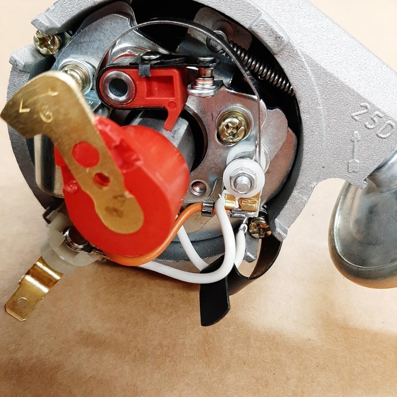 Distributor 25D6 breaker points - top exit - negative earth