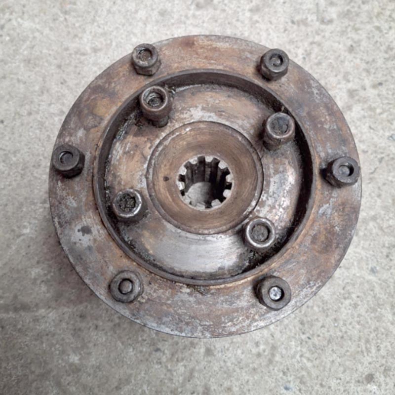 Flange for output shaft - rear drive