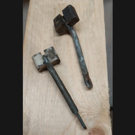 Pair of 3 Series front door retainers - used