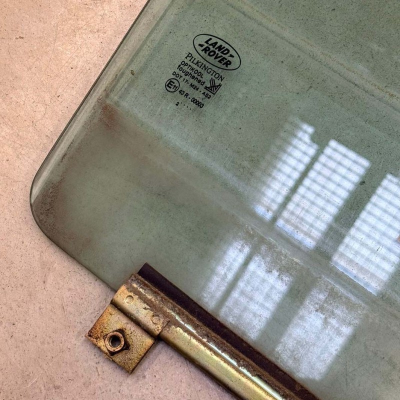 Green front right door window Disco 2 - Used