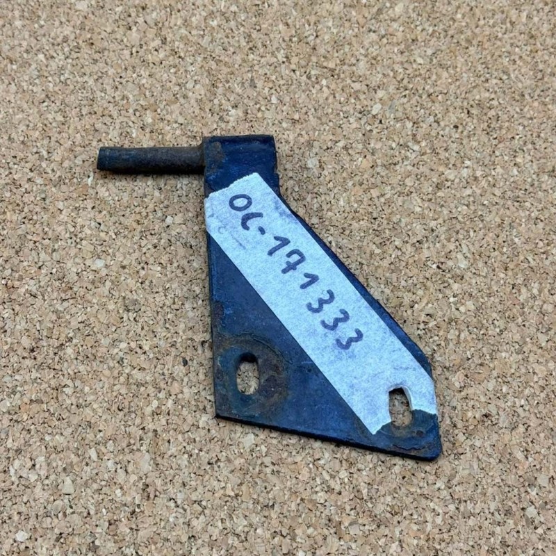 Top half-hinge of left-hand door minerva - used