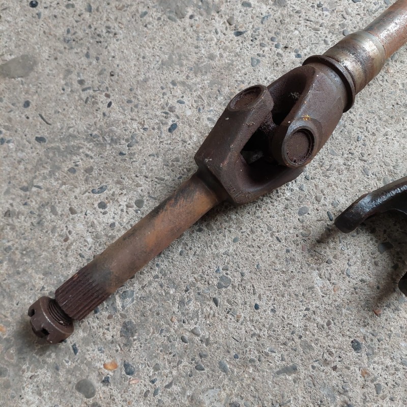Set of front half-shafts 10/24 splines – Used