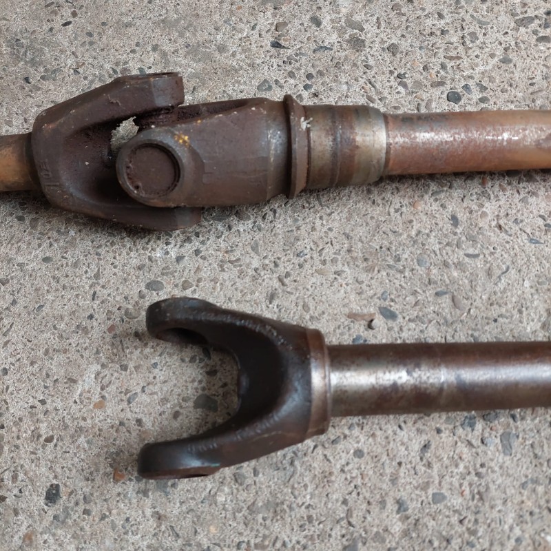 Set of front half-shafts 10/24 splines – Used