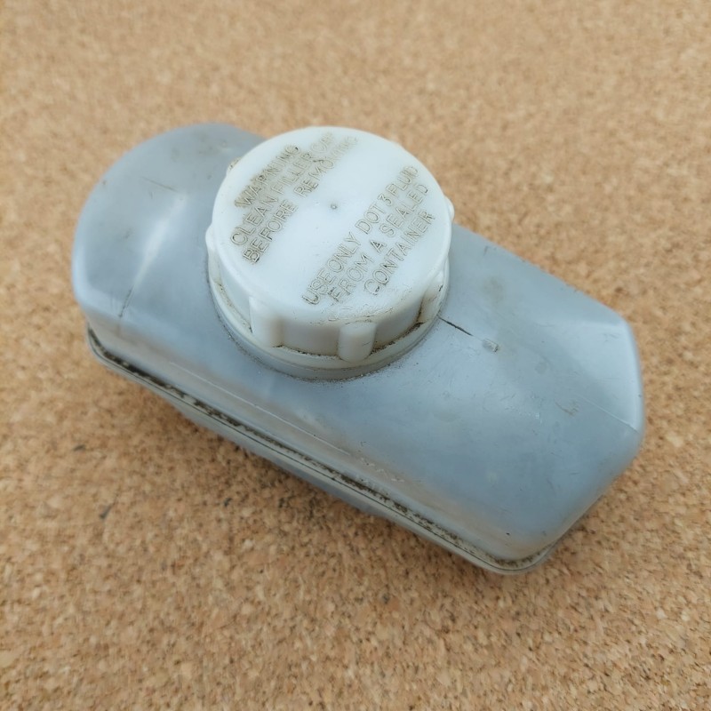 Brake master cylinder reservoir Serie 3 – Used