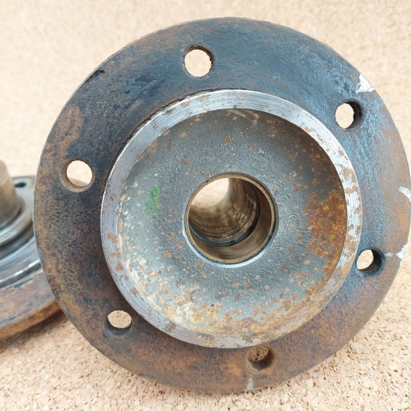 Pair of front stub axle 1948–58 – Used