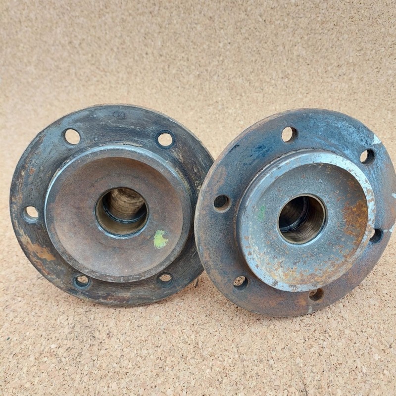 Pair of front stub axle 1948–58 – Used