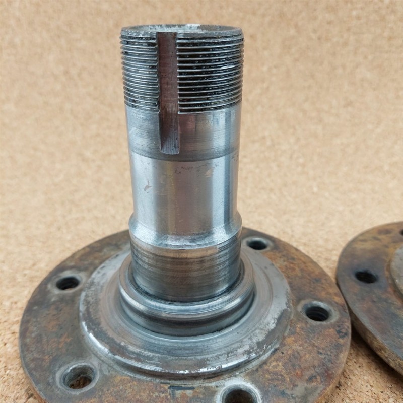 Pair of front stub axle 1948–58 – Used