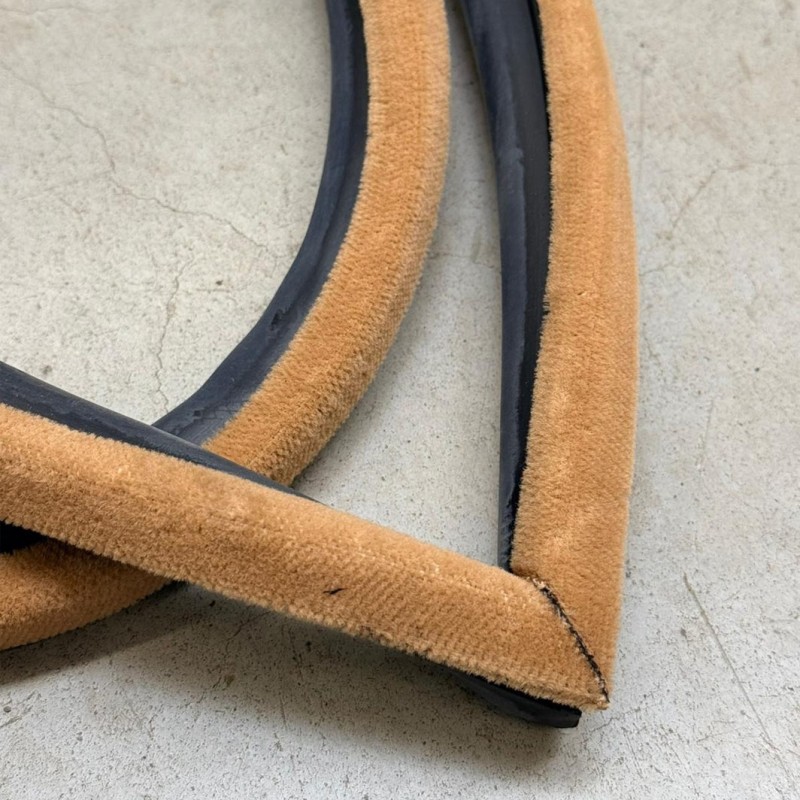 Door seal – left - RRC suffix