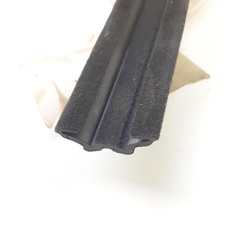Rear side door seal