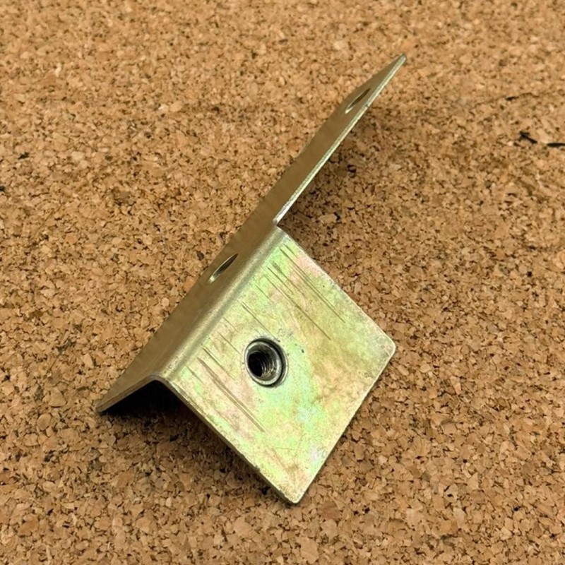 Attache supérieure aile avant droite - tablier