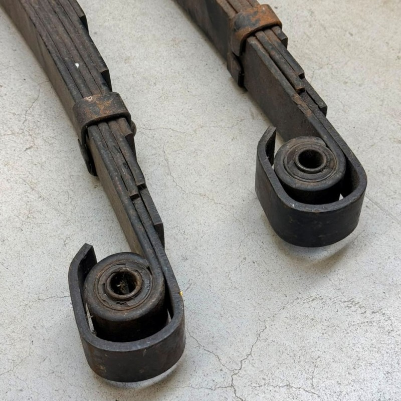 Paire de ressorts arrière 80" Serie 1 & Minerva 1948-1953