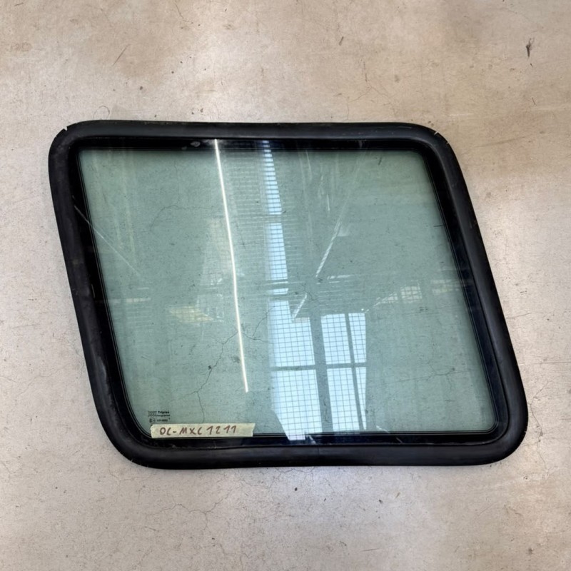 Left rear window for Disco 1 – Used