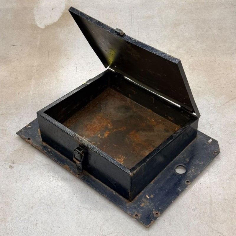 Minerva toolbox center seat base – Used