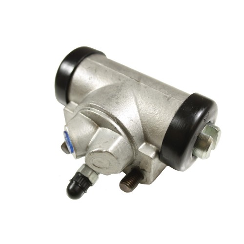 Wheel cylinder RH rear